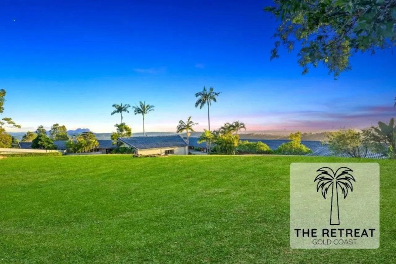 Holiday home The Retreat Gold Coast Mansion Views Sleeps 25 Villa Tallai Australia