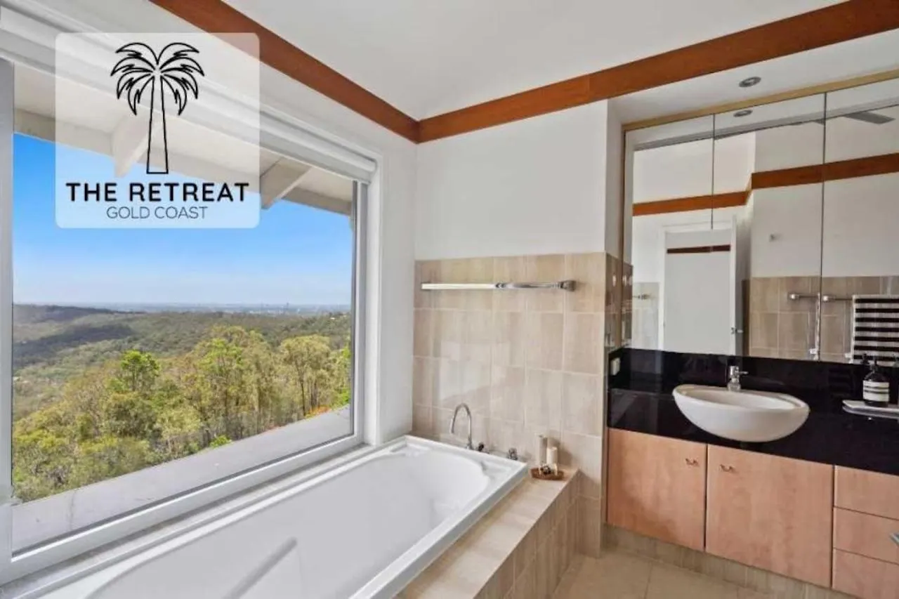 The Retreat Gold Coast Mansion Views Sleeps 25 Villa Tallai Australia