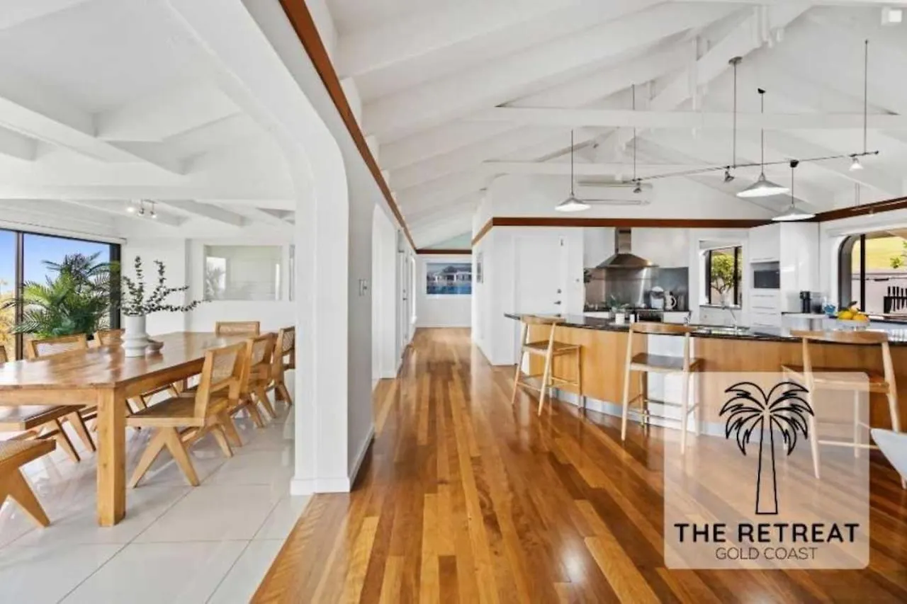Holiday home The Retreat Gold Coast Mansion Views Sleeps 25 Villa Tallai Australia