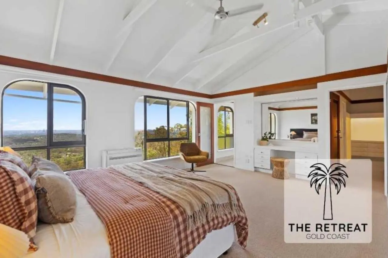 The Retreat Gold Coast Mansion Views Sleeps 25 Villa Tallai