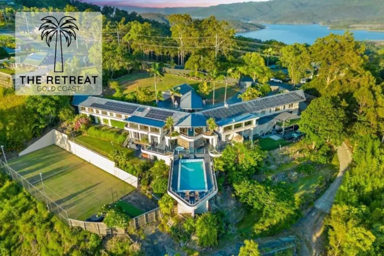 Holiday home The Retreat Gold Coast Mansion Views Sleeps 25 Villa Tallai