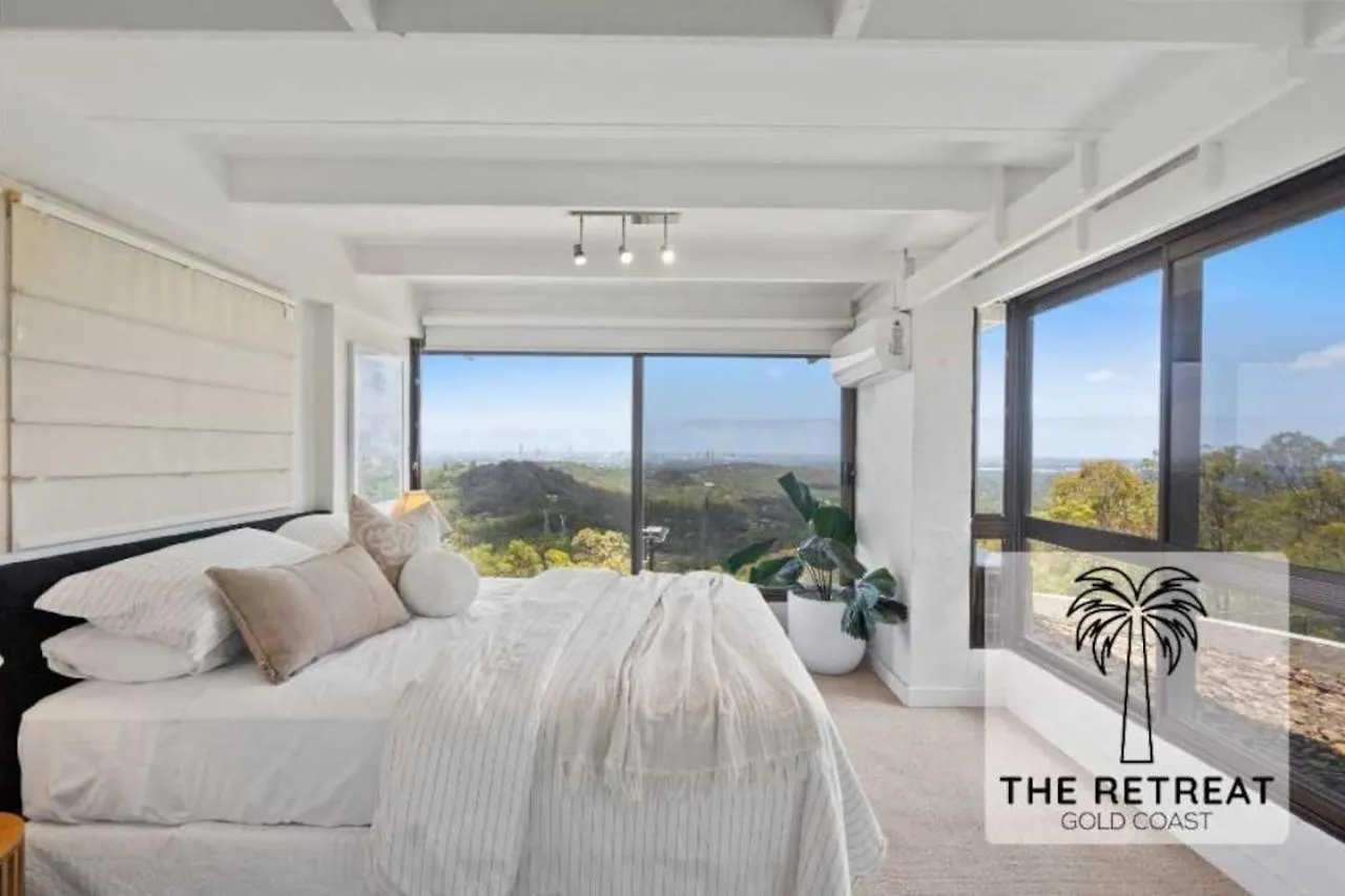 The Retreat Gold Coast Mansion Views Sleeps 25 Villa Tallai Australia