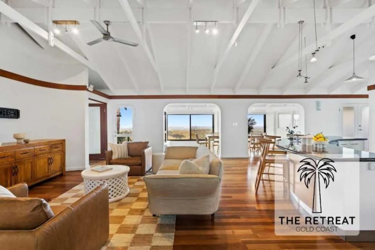 Holiday home The Retreat Gold Coast Mansion Views Sleeps 25 Villa Tallai