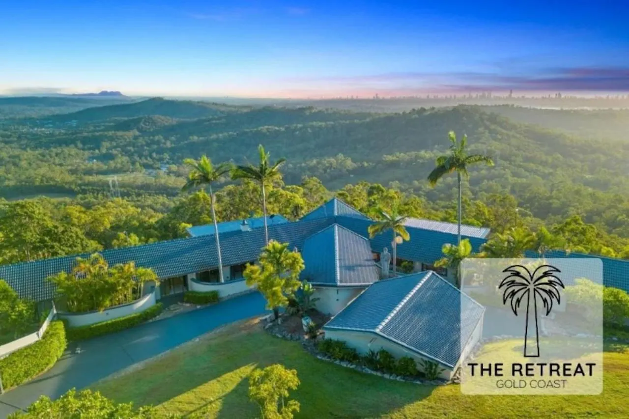 Holiday home The Retreat Gold Coast Mansion Views Sleeps 25 Villa Tallai