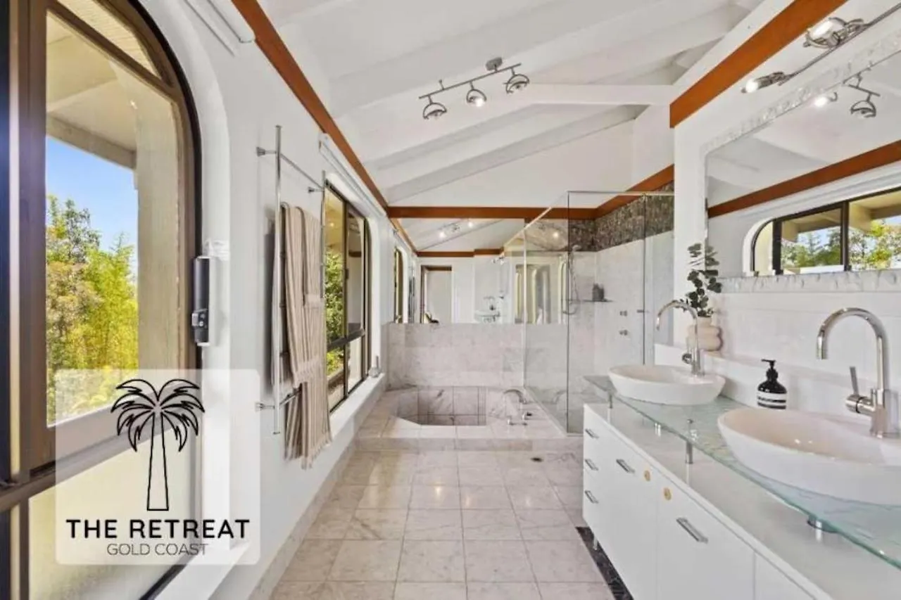 The Retreat Gold Coast Mansion Views Sleeps 25 Villa Tallai
